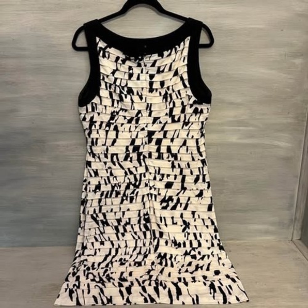 Sandra Darren Abstract Sleeveless Tiered Textured Knee Length Dress Size 14 GC - Picture 6 of 10